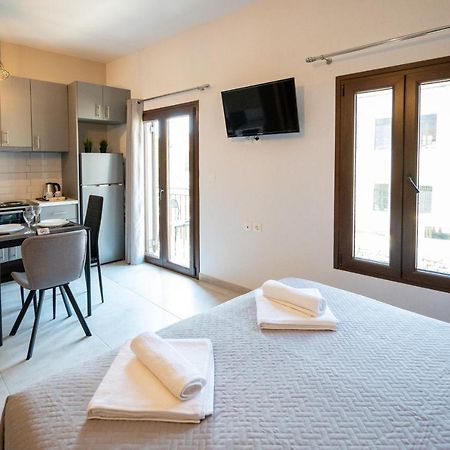 Casa En El Lago -Luxury Apartments In The Historical Center Of Янина Экстерьер фото