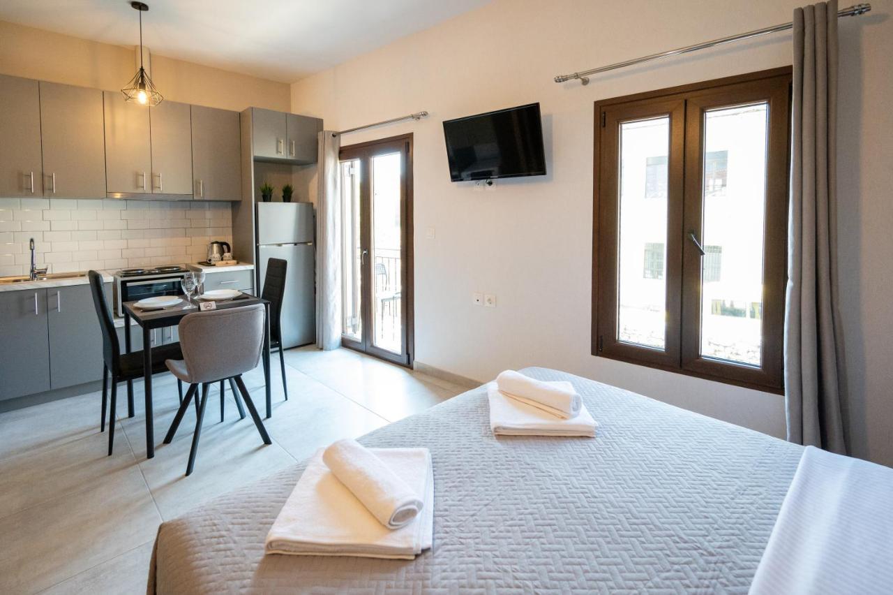 Casa En El Lago -Luxury Apartments In The Historical Center Of Янина Экстерьер фото